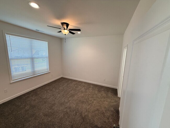 Building Photo - Beautiful New Home in georgous community