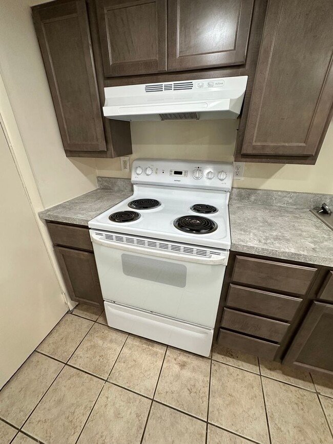 Building Photo - 3414