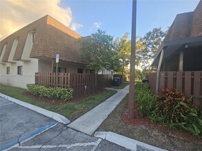 Building Photo - 253 San Remo Blvd