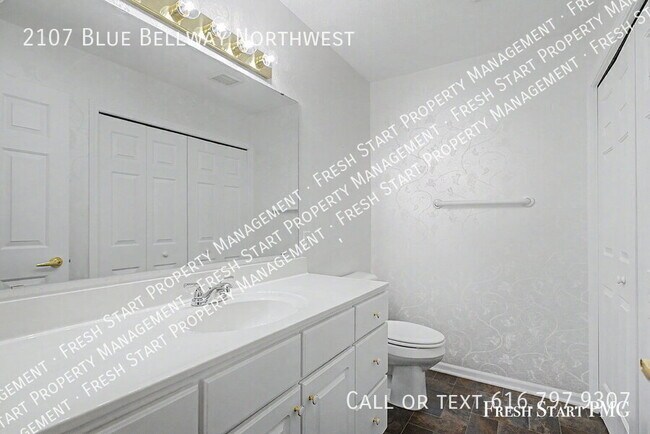 Building Photo - 2107 Blue Bell Way