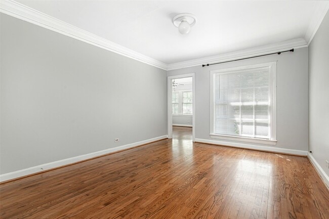 Building Photo - 5442 Longview St