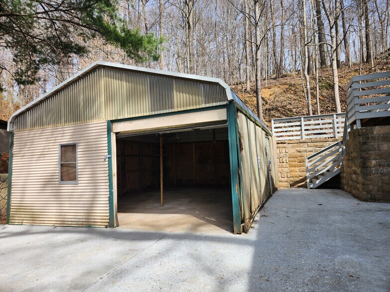 Building Photo - 2119 US-421