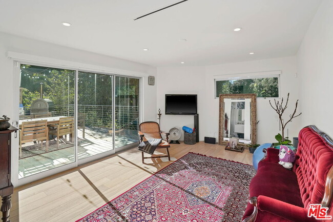 Building Photo - 2615 La Cuesta Dr