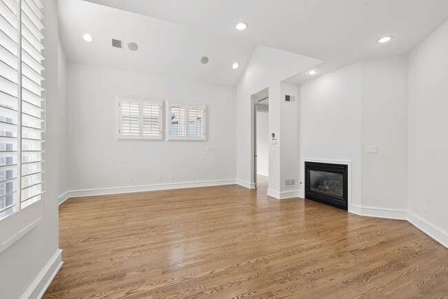 Building Photo - 400 Clayton St