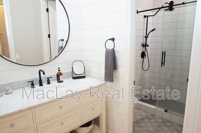 Building Photo - 2910 E Wildhorse Dr