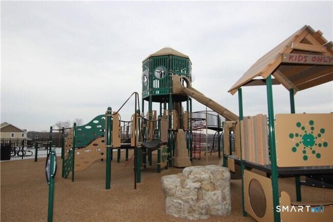 Building Photo - 414 Center Meadow Ln