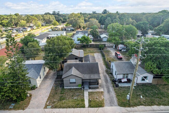 Building Photo - Cute St Pete Bungalow 3/1