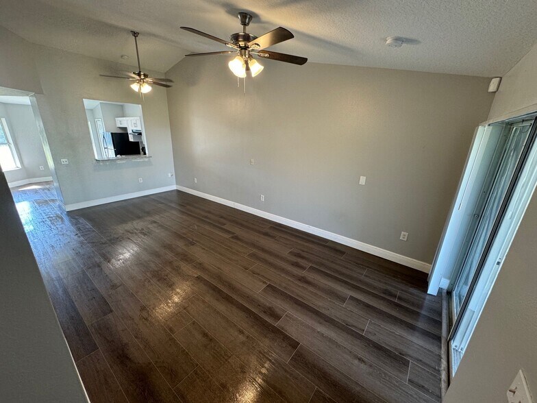 Building Photo - 375 Greenwich Ct