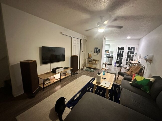 Building Photo - 2bd/1ba Townhome - South Lamar - Close to Downtown - Fenced Patio - $1450