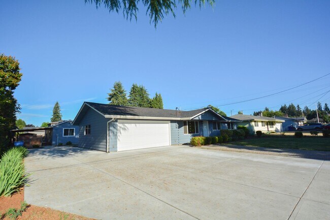 Building Photo - Spacious Multi-Generational Rental Opportunity – 3 Bed, 2 Bath Home + Detached ADU