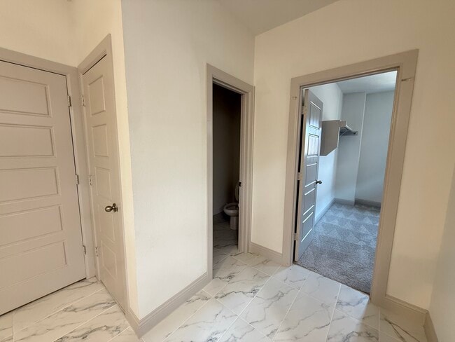 Building Photo - 620 Courtyard Ln