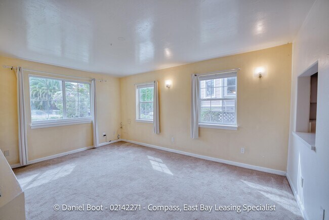 Building Photo - 2141 Ward St