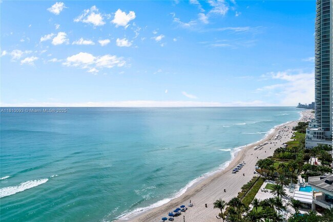 Building Photo - 16275 Collins Ave