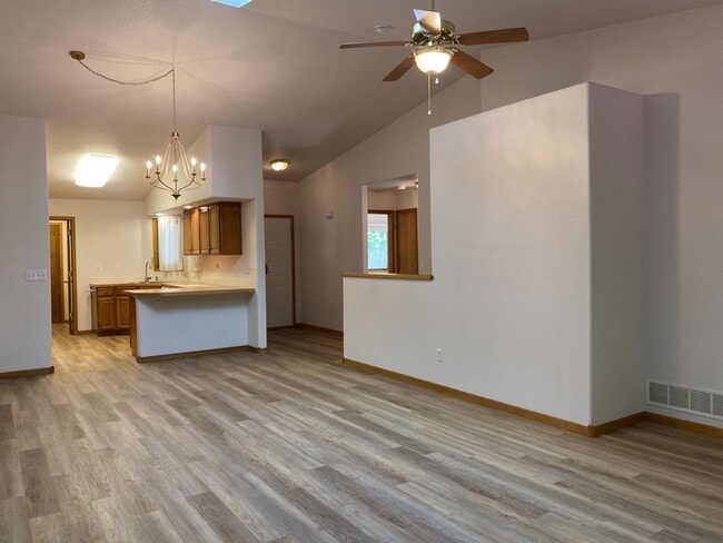 Building Photo - 2325 Northbrook Dr