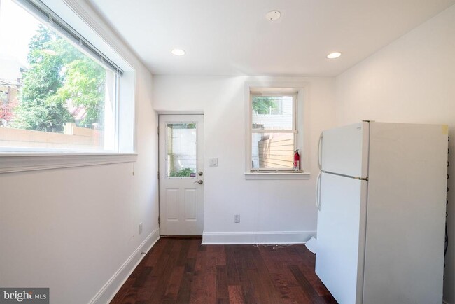 Building Photo - 1212 N 5th St