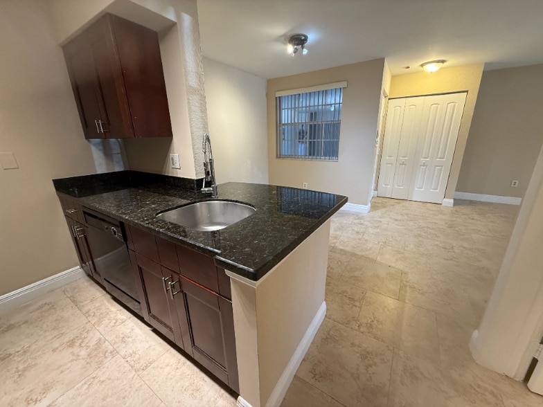 Building Photo - 2871 N Oakland Forest Dr