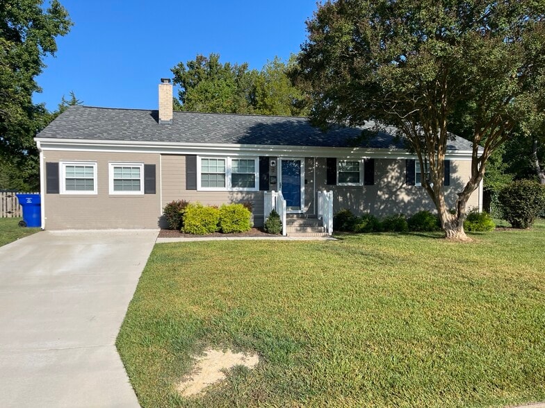 Front - 12 Fairway Ln