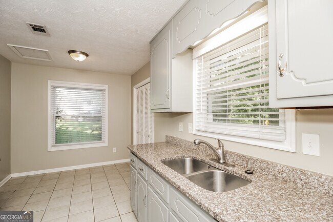 Building Photo - 5824 Stonehaven Dr NW