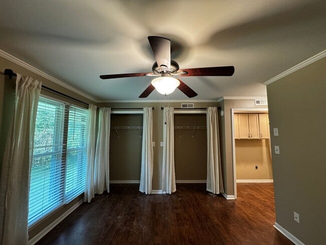 Building Photo - 132 Turnwood Ln