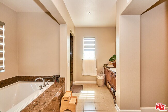 Building Photo - 15636 Canon Ln