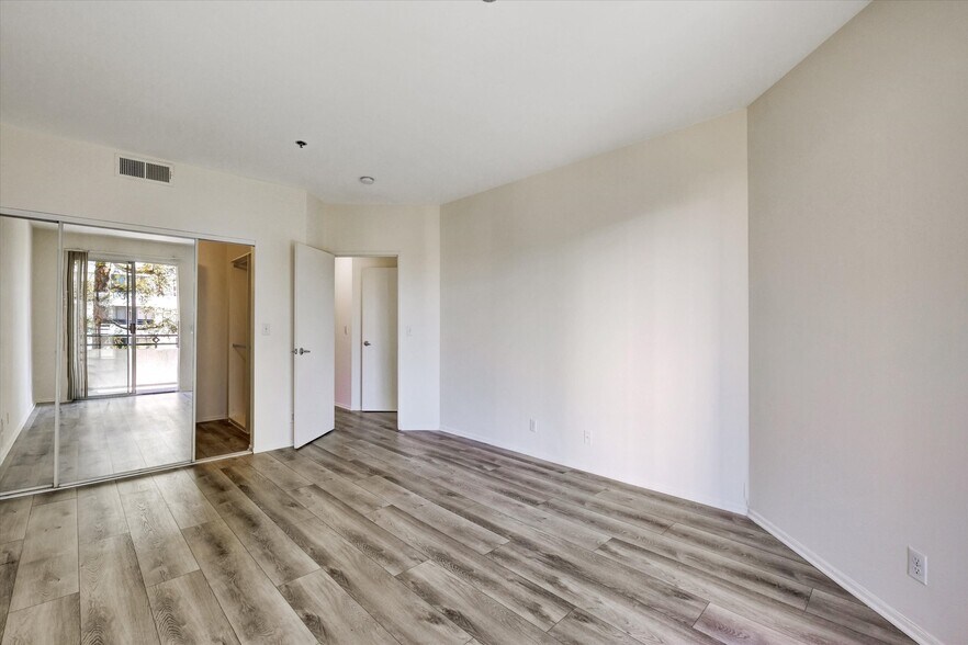 Building Photo - 10601 Wilshire Blvd