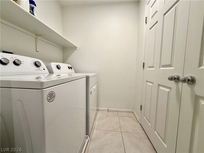 Building Photo - 523 Cattleya Pl