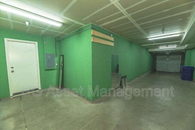 Building Photo - 1653 Northshore Dr