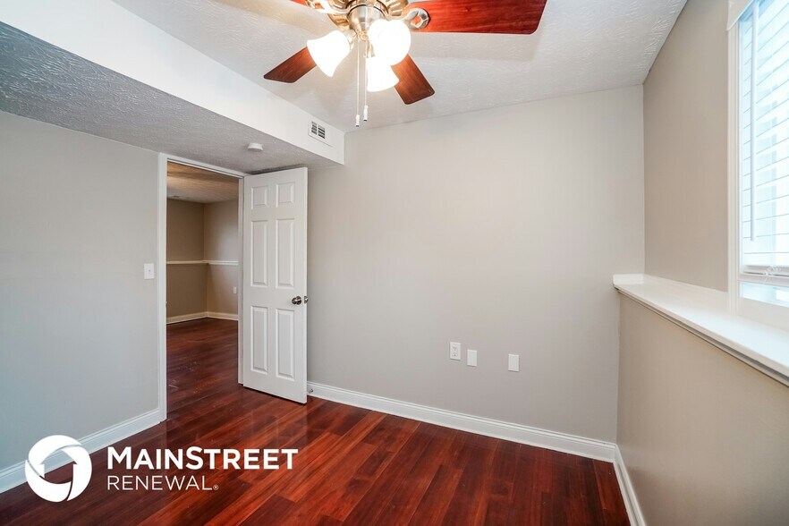 Building Photo - 1676 Laramie Dr