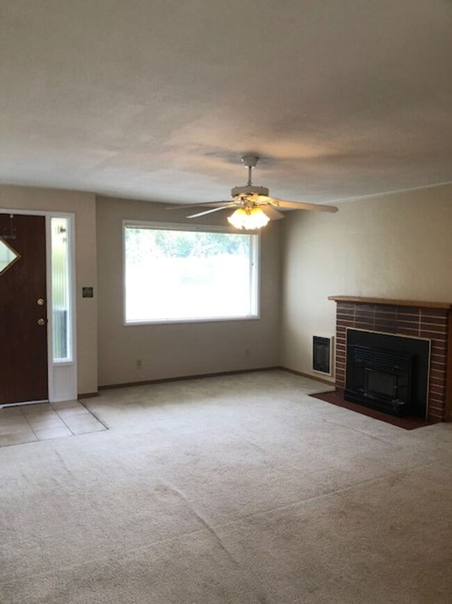 Building Photo - Charming & Clean Home in the Heart of Lacey!