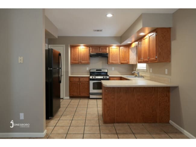 Building Photo - 2221 Sheffield: 4BR 2BA House!