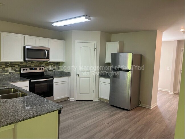 Building Photo - 3802 Bellingham Ct