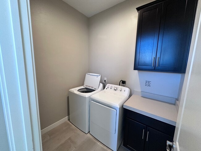 Building Photo - 1350 River Boat Dr