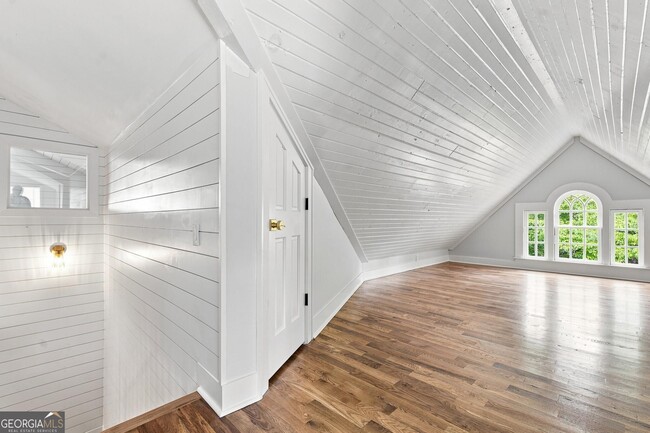 Building Photo - 884 Vedado Way NE