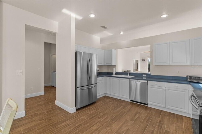 Building Photo - 1937 Scarlett Ave