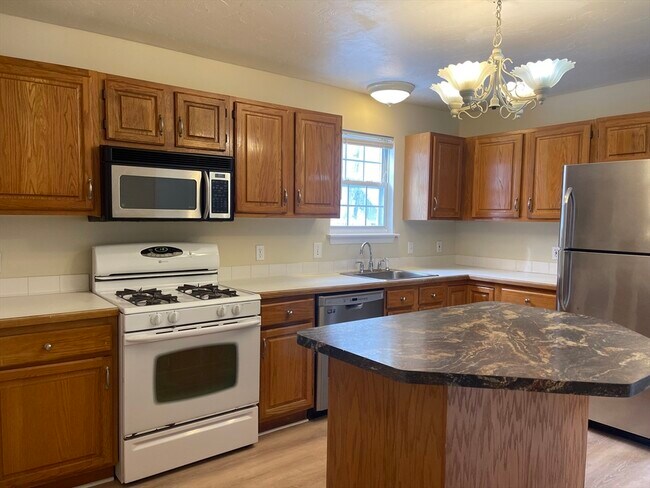 Building Photo - 17 Azalea Ln