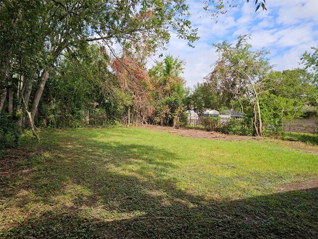 Building Photo - 11023 Linvale Dr