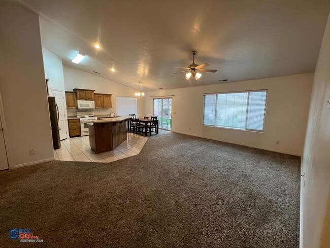 Building Photo - Single Family Home in Ironwood