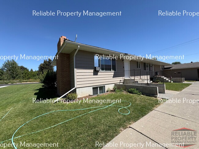 Primary Photo - 235 W 20th St