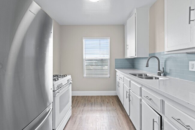 Interior Photo - 201-209 E 12th Street