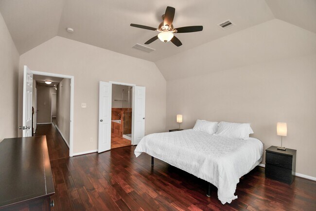 Building Photo - 2202 Waterford Park St