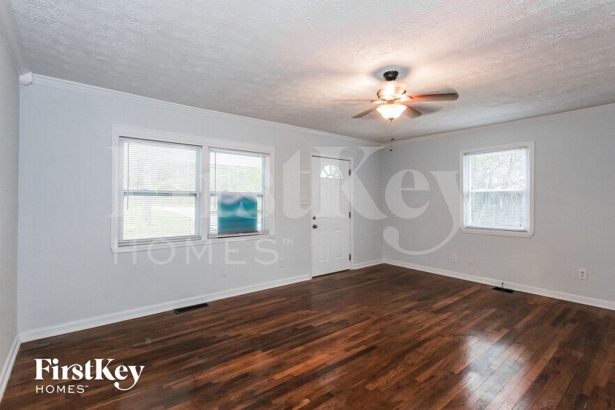 Building Photo - 3549 Tulip Dr