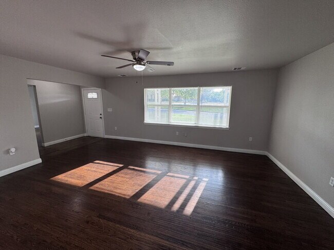 Building Photo - WONDERFULLY UPDATED 3 BEDROOM, 2 BATH, 2-CAR GARAGE RENTAL HOME IN CENTRAL GRAND PRAIRIE WITH SPA...