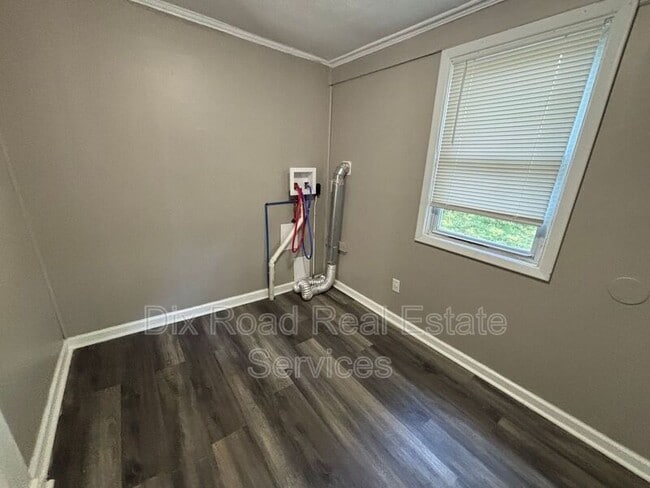 Building Photo - 55 Forest Glen Ave