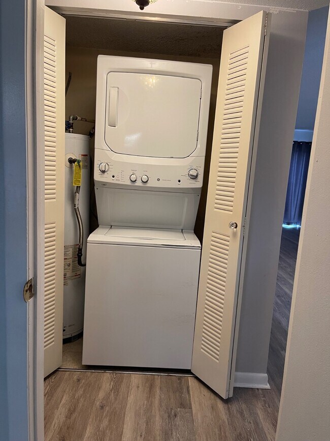 Building Photo - 817 Orchid Springs Dr