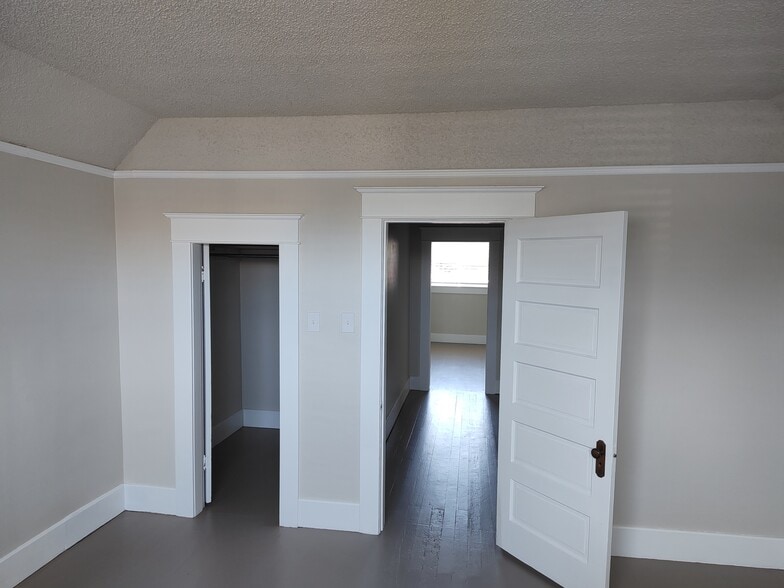 Building Photo - 417 3rd St