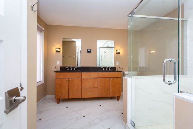 Building Photo - SOPHISTICATED COMFORT in HISTORIC FRANKLIN