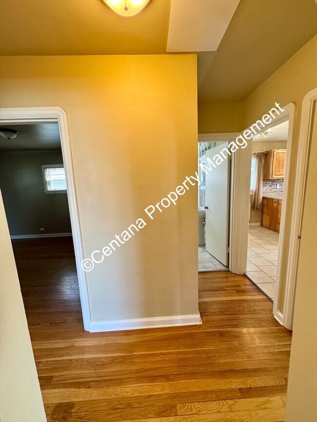 Building Photo - $500 off first months rent on 3 bed 2 bath...