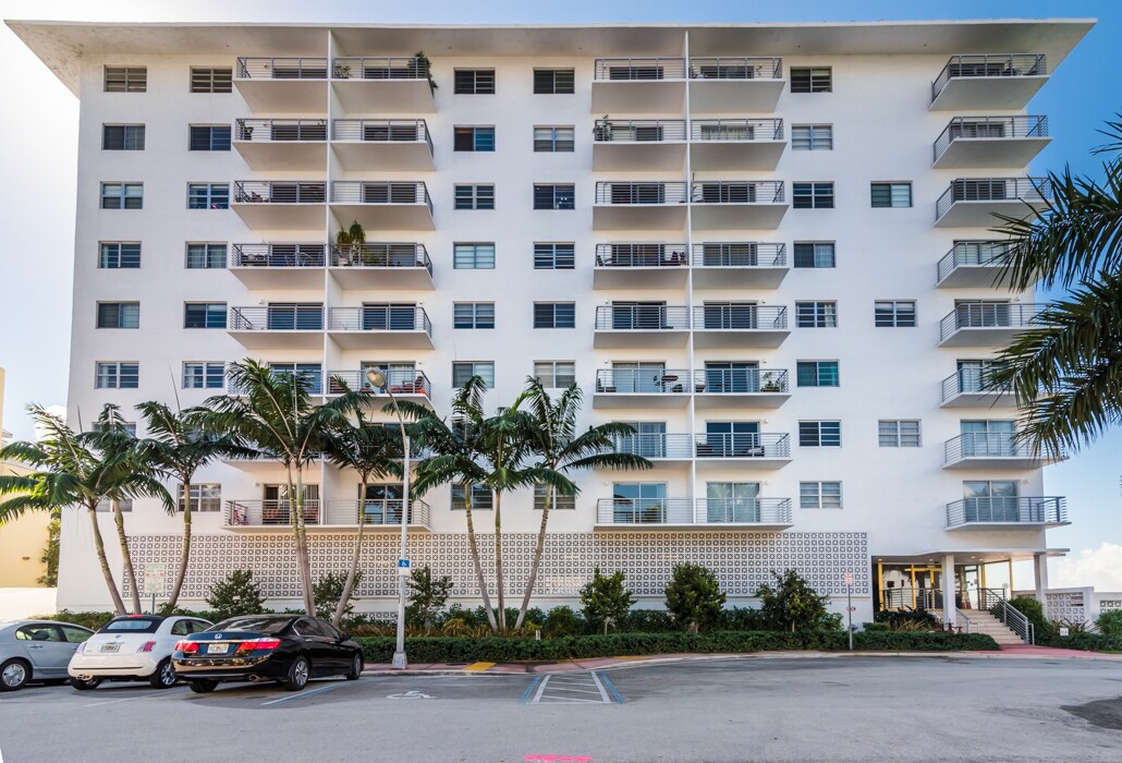 Building Photo - 1670 Bay Rd