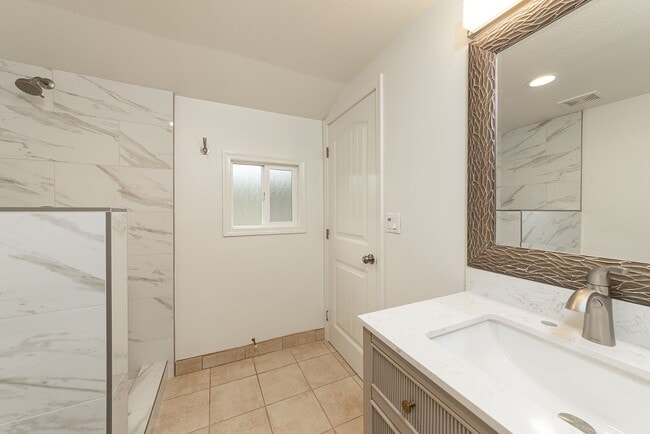 Building Photo - Studio in Oceanside!