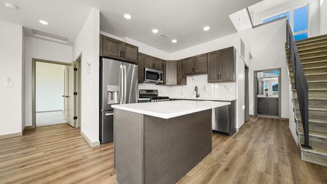 Building Photo - 353 Toms Cyn Dr